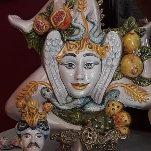Botteghe e Piccoli Negozi di Artigianato Tipico e Moderno Siciliano Ceramica Trinacria e Teste di Moro Vendita (8)
